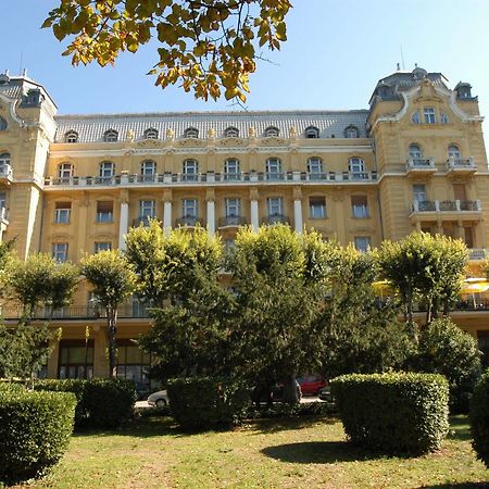 Guest House Hotel Riviera Pula Eksteriør billede