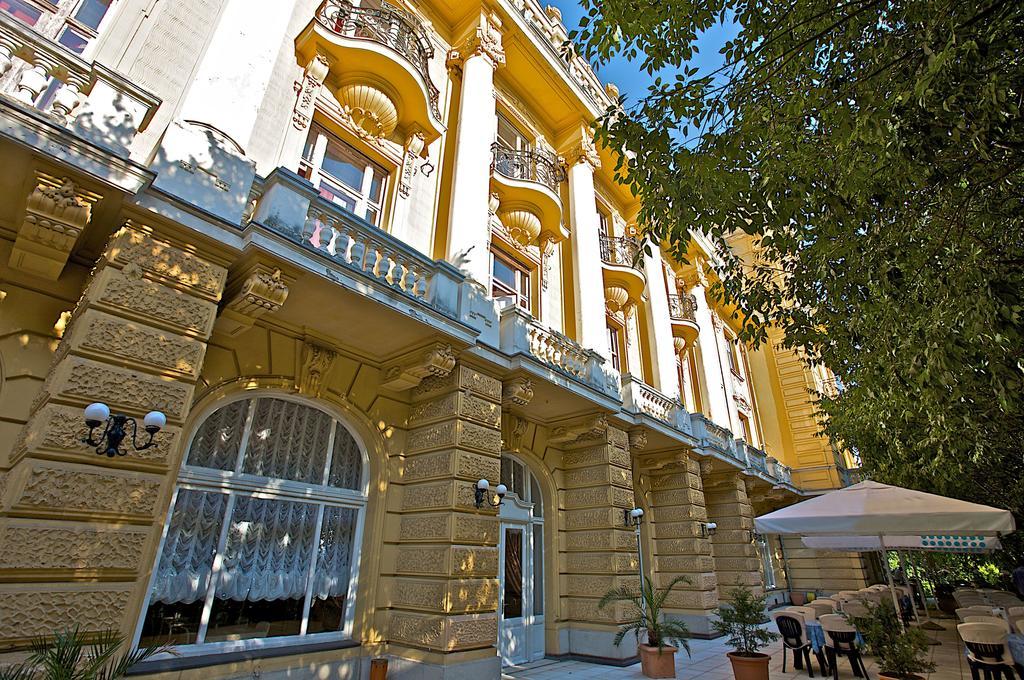 Guest House Hotel Riviera Pula Eksteriør billede