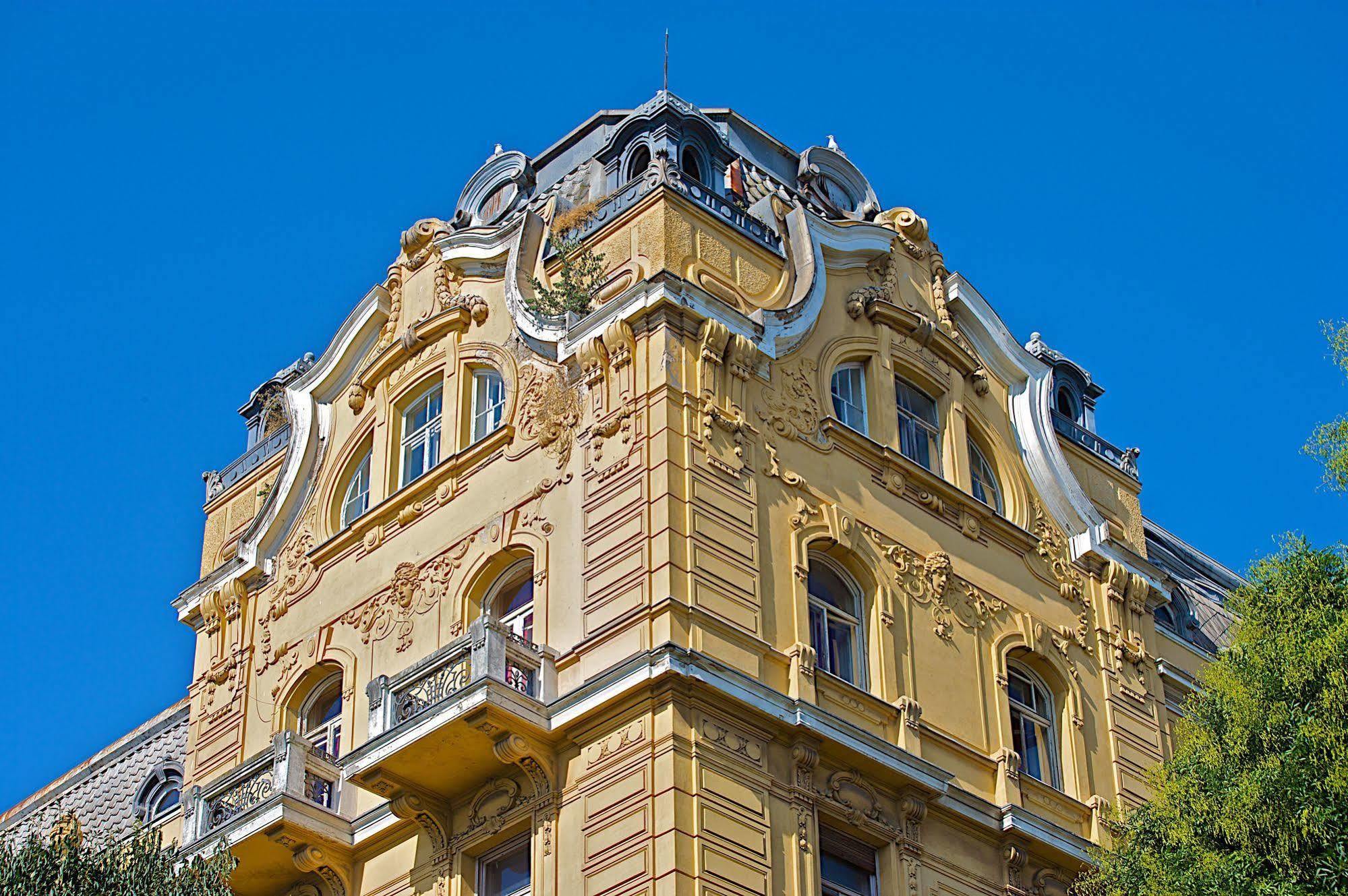 Guest House Hotel Riviera Pula Eksteriør billede