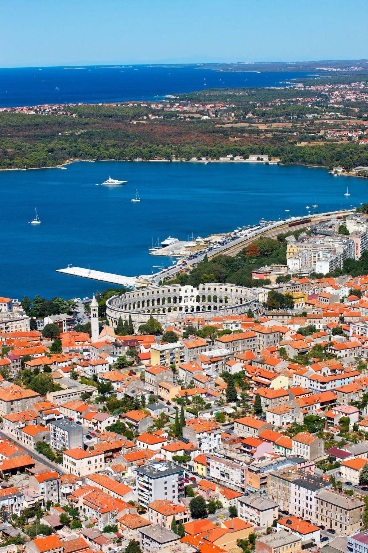 Guest House Hotel Riviera Pula Eksteriør billede