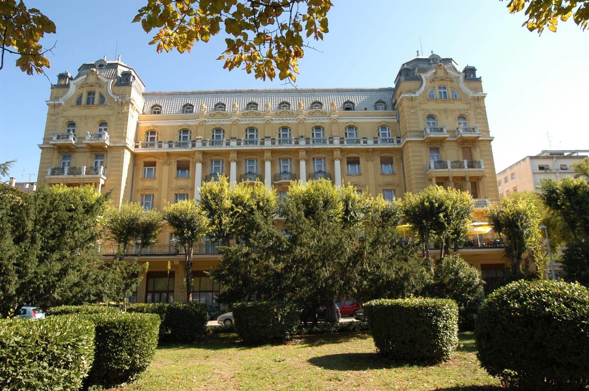 Guest House Hotel Riviera Pula Eksteriør billede