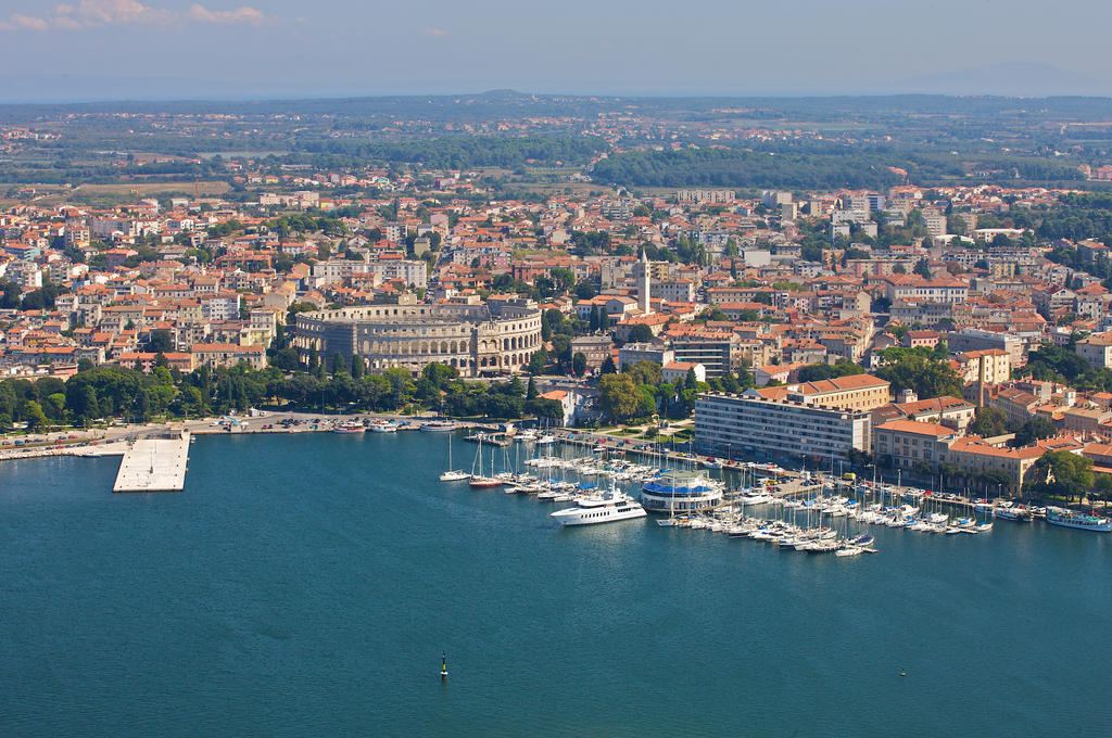 Guest House Hotel Riviera Pula Eksteriør billede