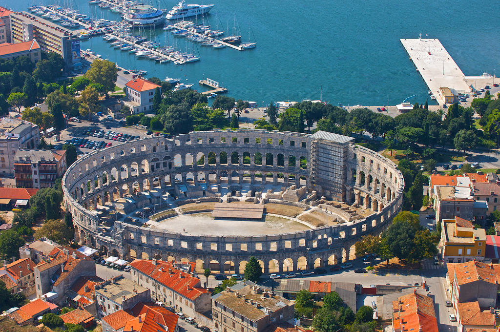 Guest House Hotel Riviera Pula Eksteriør billede
